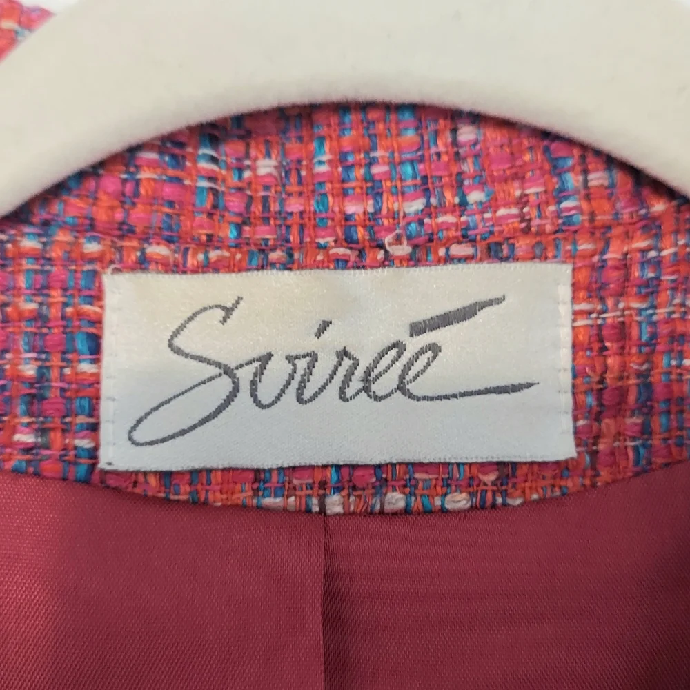 Vintage Handwoven Silk Tweed Blazer with Notched Lapels and Fitted Silhouette - Picture 5 of 9